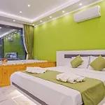 Ortac 1 Doga Icerisinde, Korunakli Villa Kas