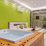 Ortac 1 Doga Icerisinde, Korunakli Villa Kas