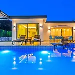 Villa Ortac 1 Doga Icerisinde, Korunakli Kas
