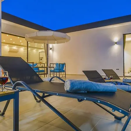 Villa Ortaç 1 Doğa ıçerisinde, Korunaklı Kaş