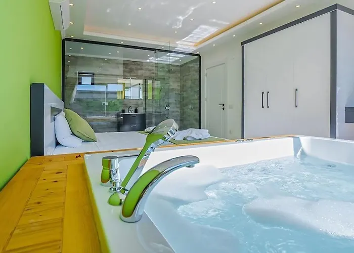 Βίλα Ortac 1 Doga Icerisinde, Korunakli Κας