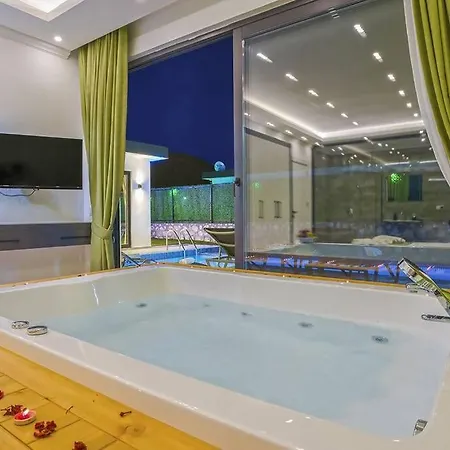 Ortac 1 Doga Icerisinde, Korunakli Willa Kaş